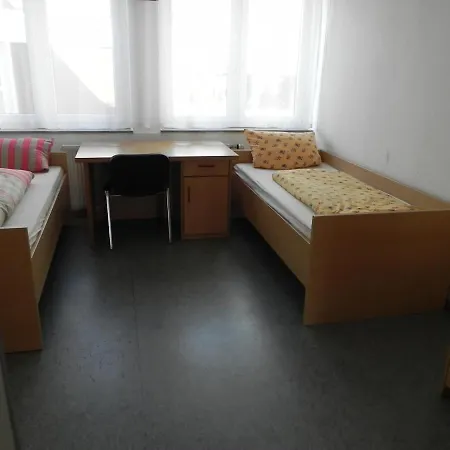Gruppenwohnung Deula Hostel *